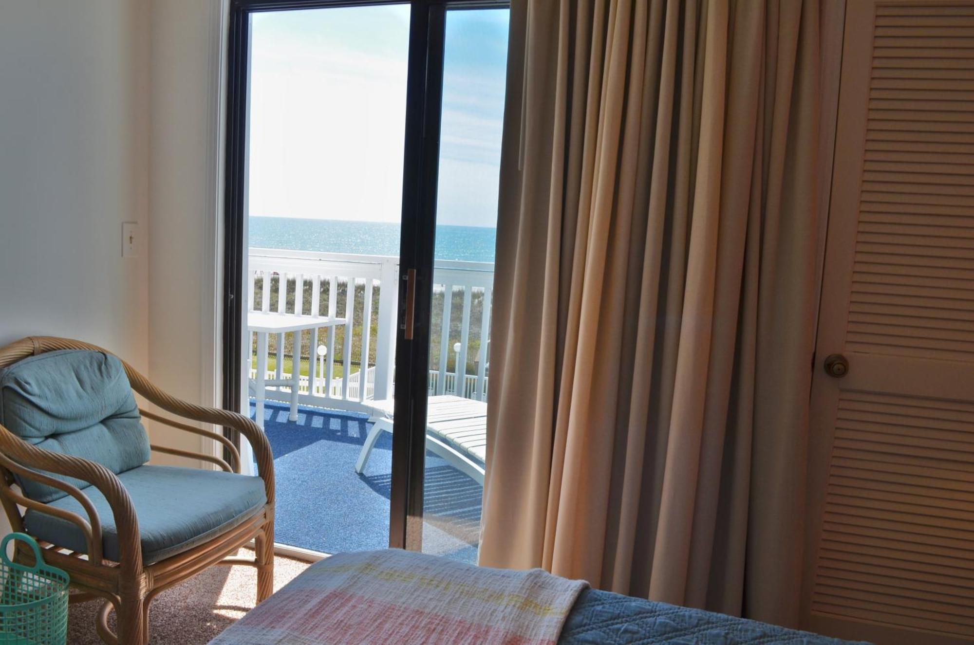 Apartment Sea Cloisters 302b