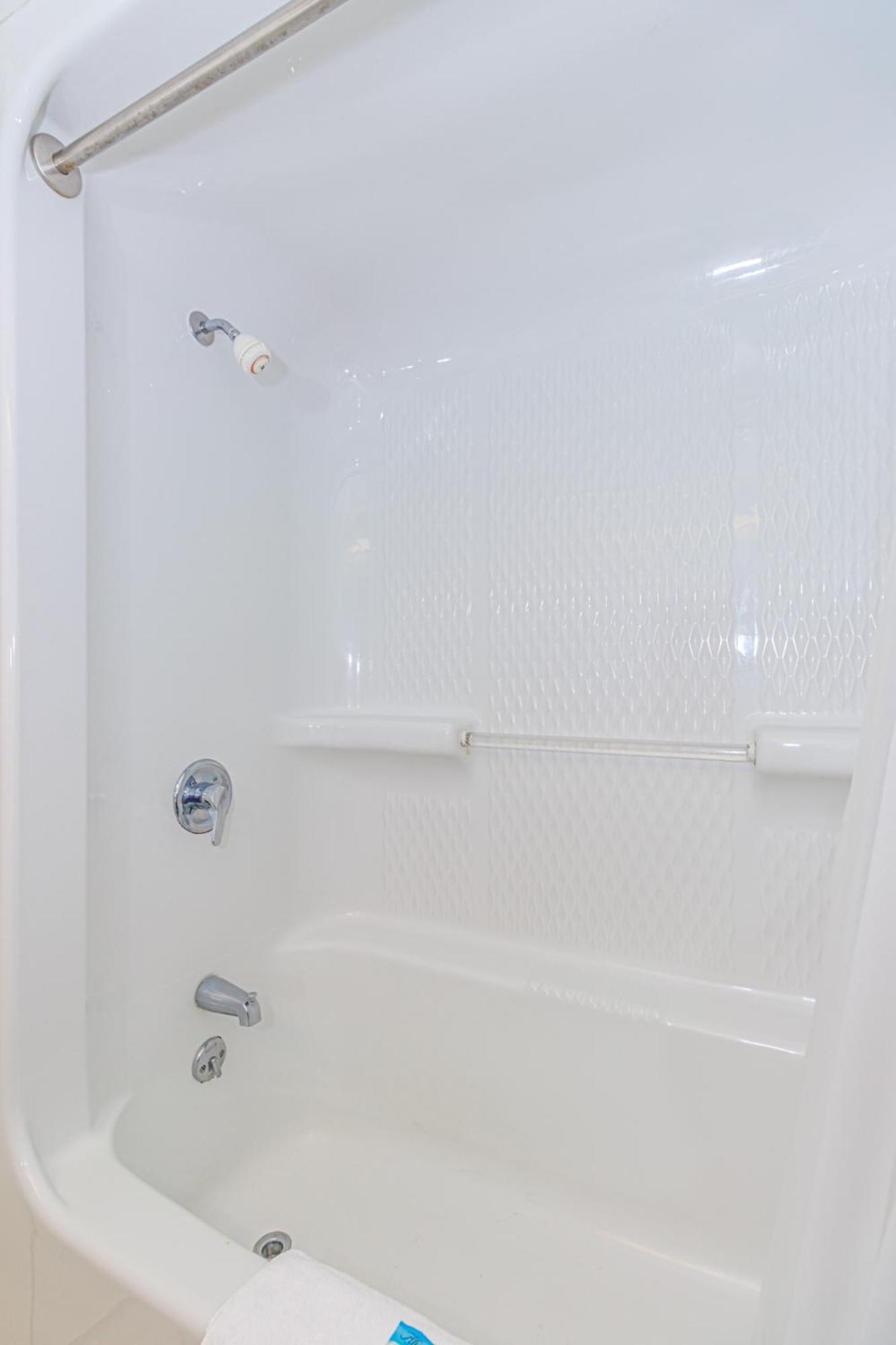 Beautifully Decorated Direct Oceanfront 1 Bedroom 1 Ba Atlantica 1003 *
