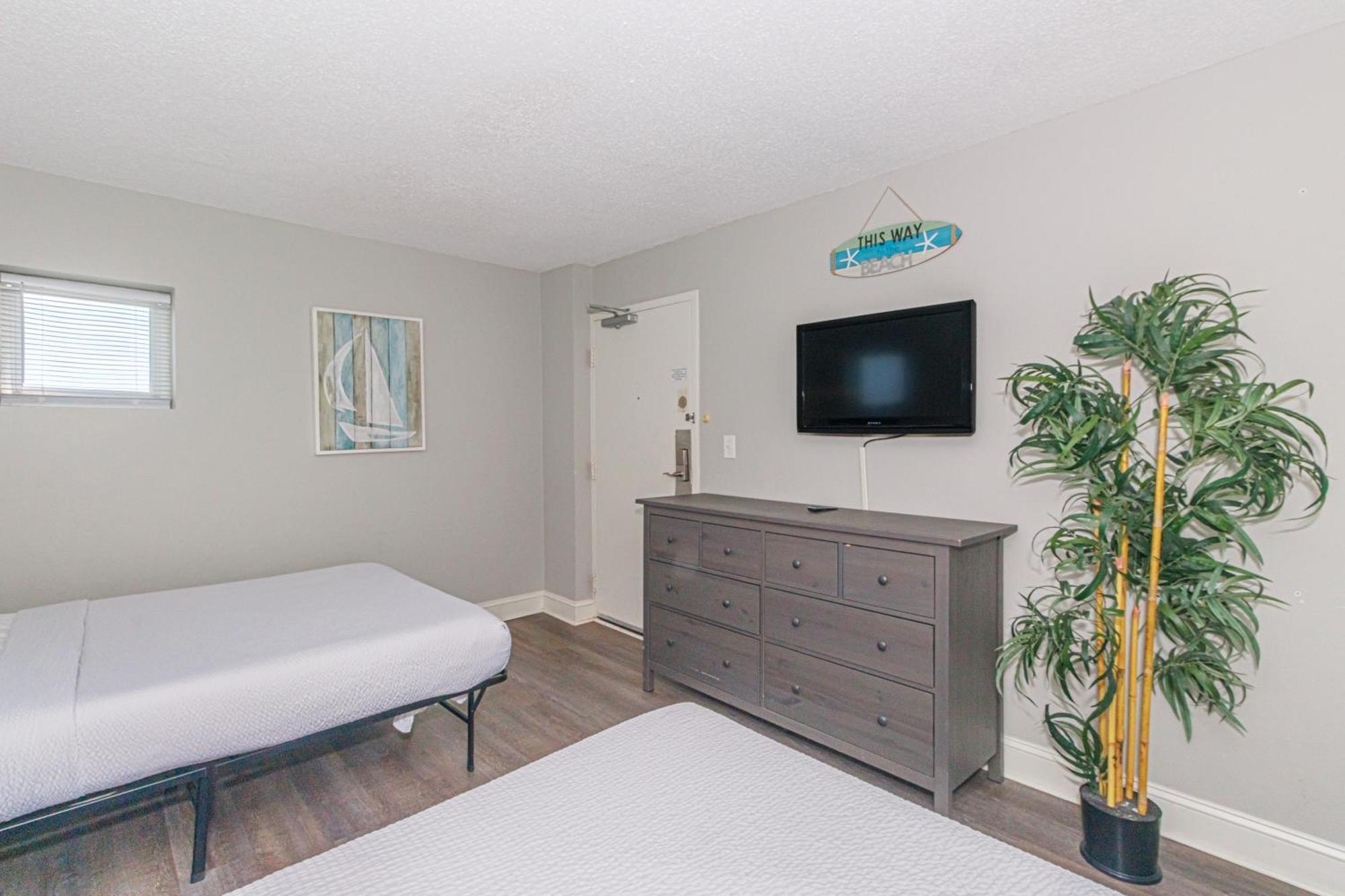 Beautifully Decorated Direct Oceanfront 1 Bedroom 1 Ba Atlantica 1003