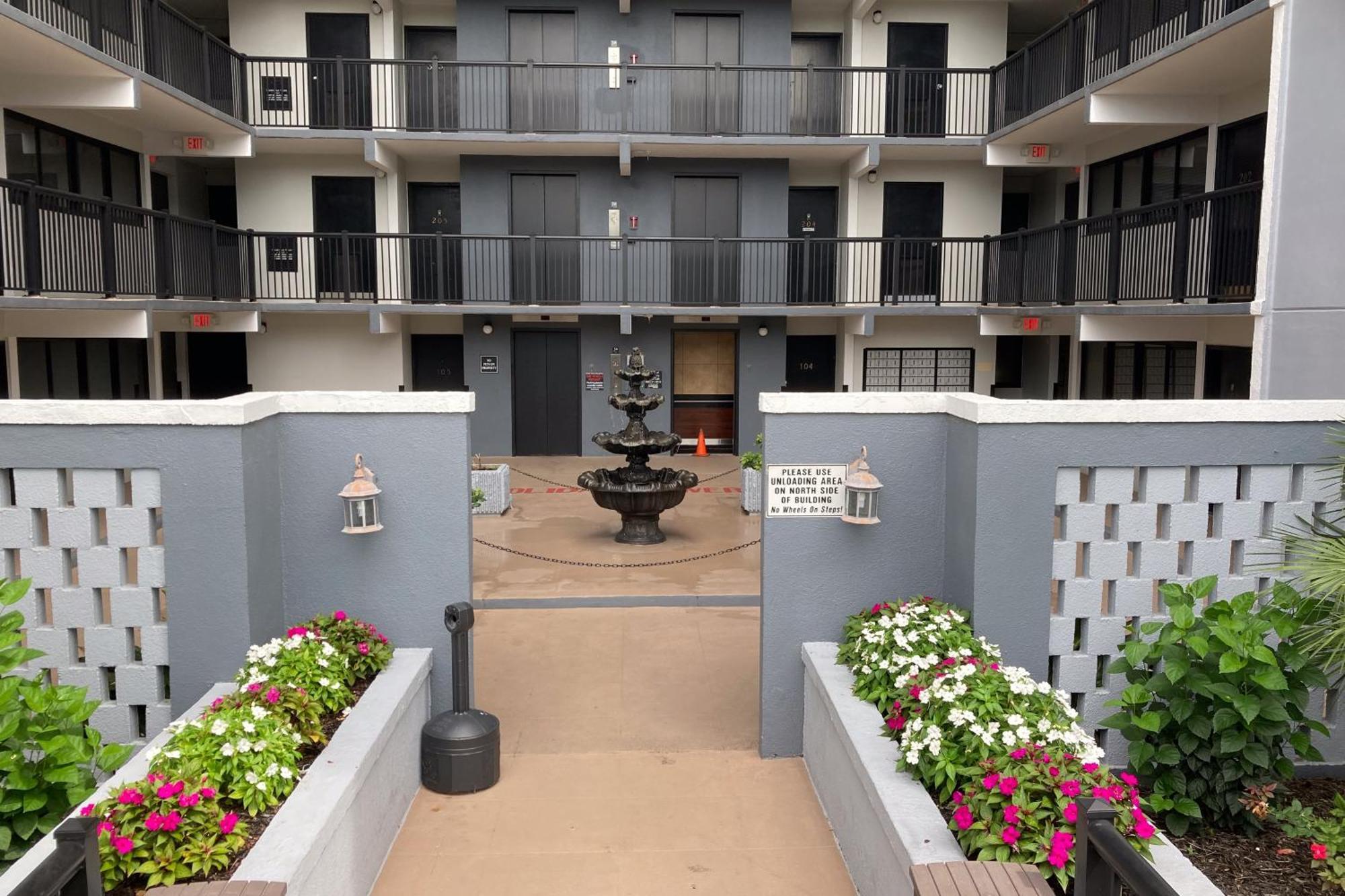 Landmark 936 Apartment