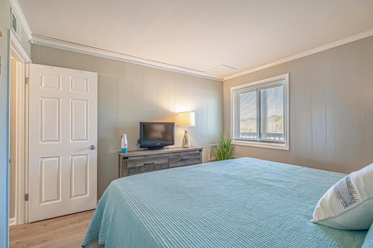 Holiday home Chateau By The Sea Oceanfront Unit D2 *