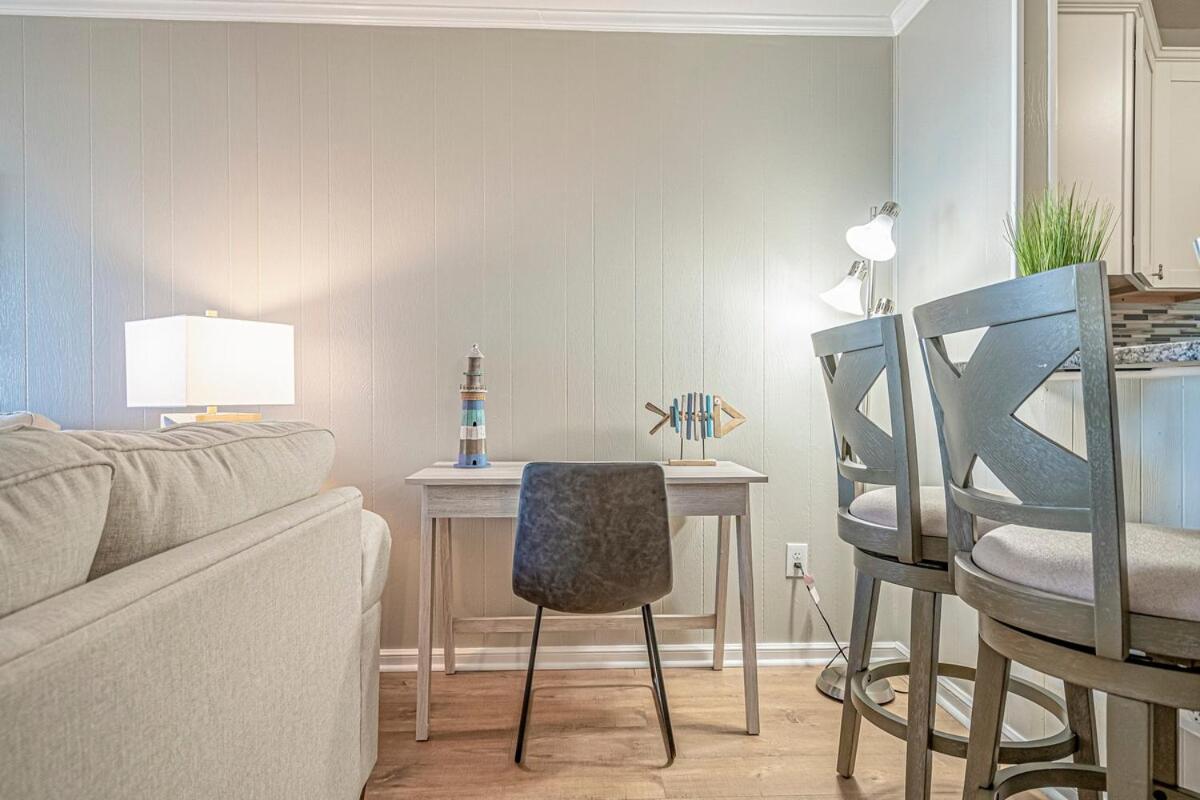 Chateau By The Sea Oceanfront Unit D2 *