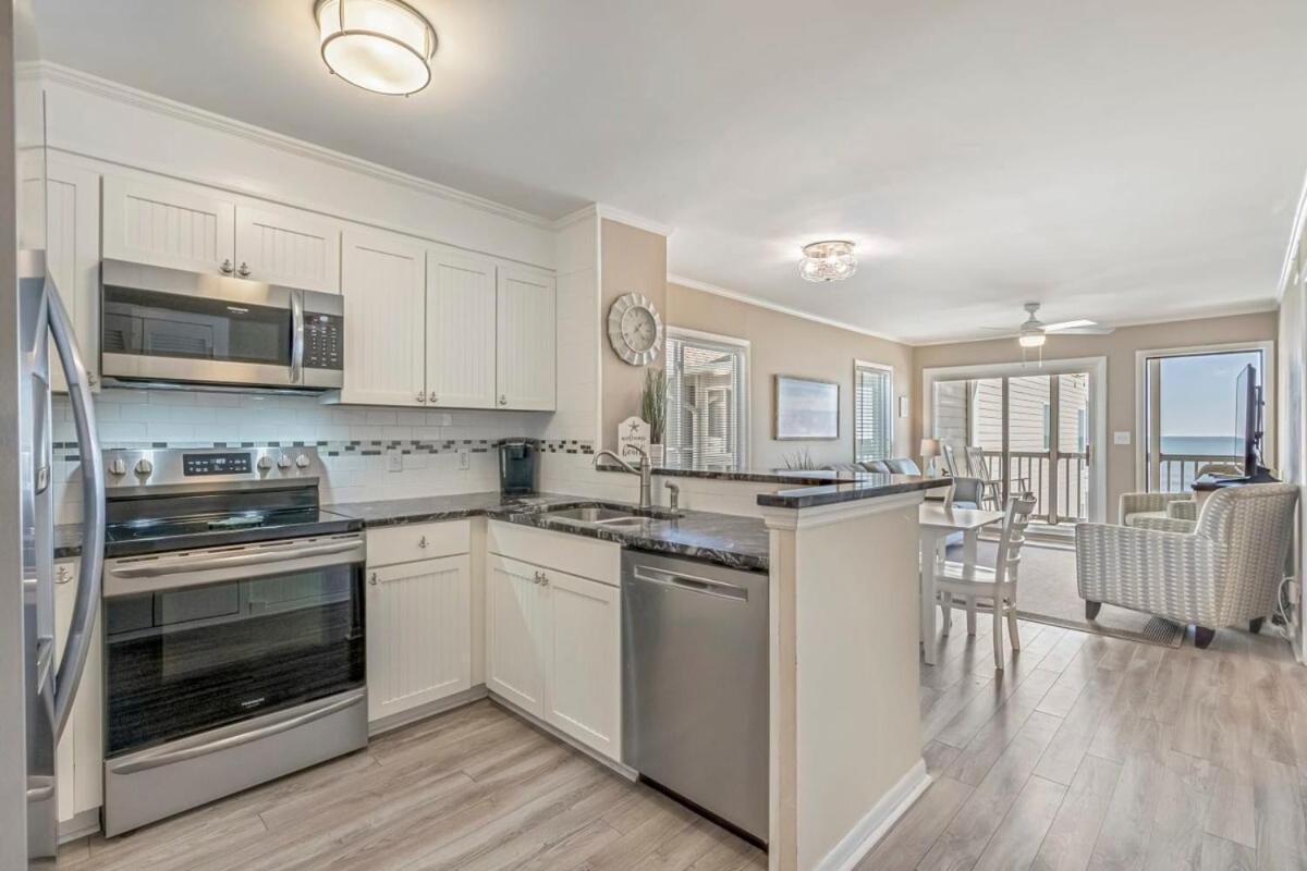 Pelican's Watch Cozy Oceanfront Unit 304 *