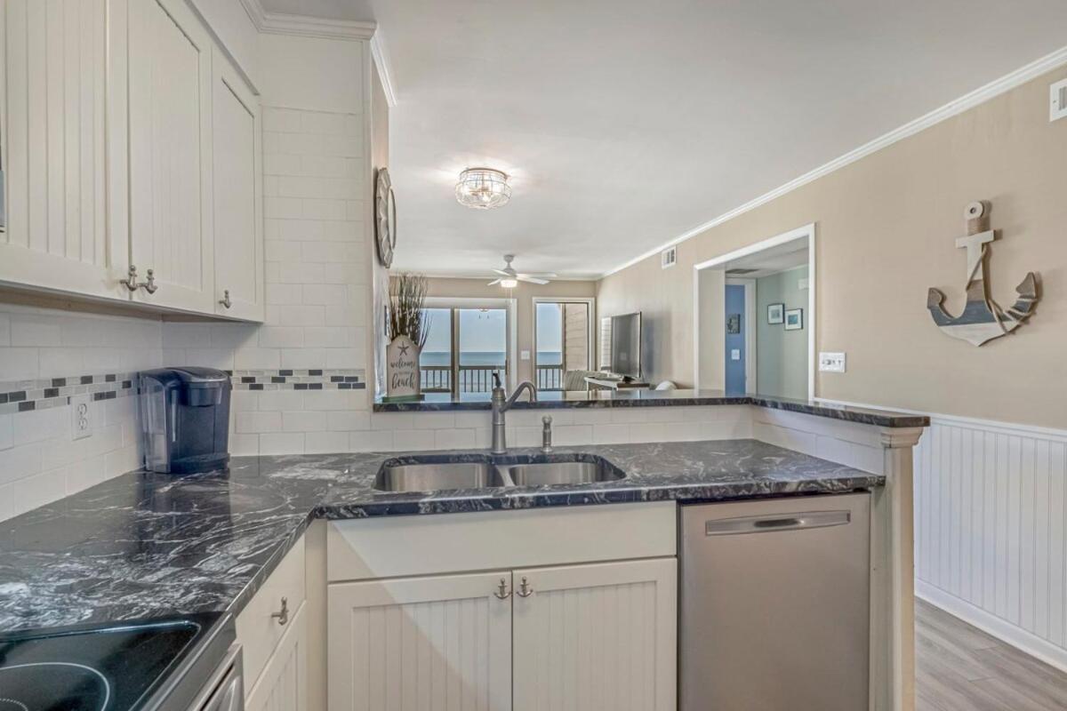Pelican's Watch Cozy Oceanfront Unit 304 *