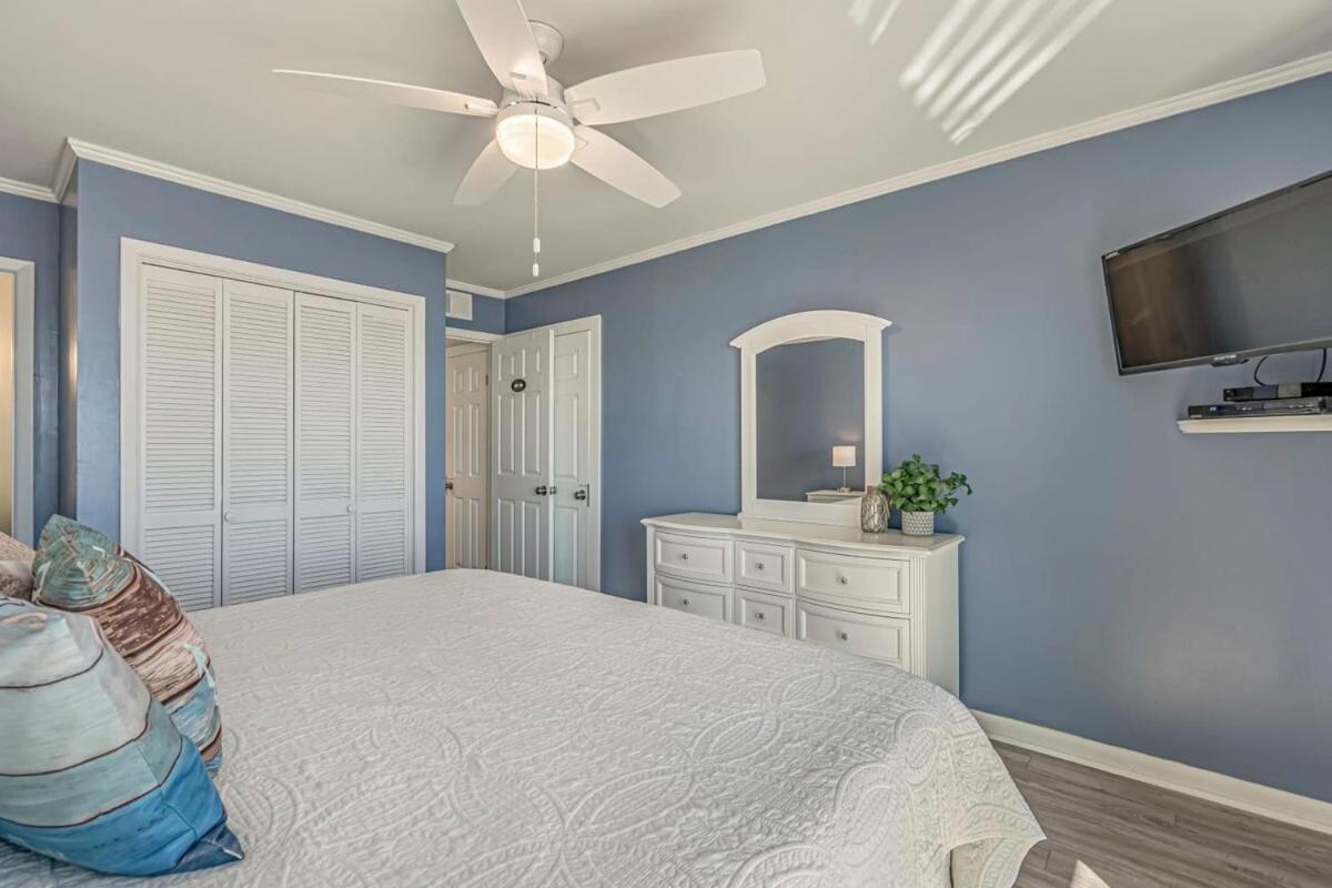 Pelican's Watch Cozy Oceanfront Unit 304 Holiday home Myrtle Beach