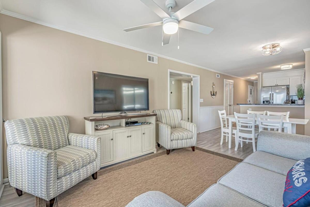 Pelican's Watch Cozy Oceanfront Unit 304 Holiday home Myrtle Beach