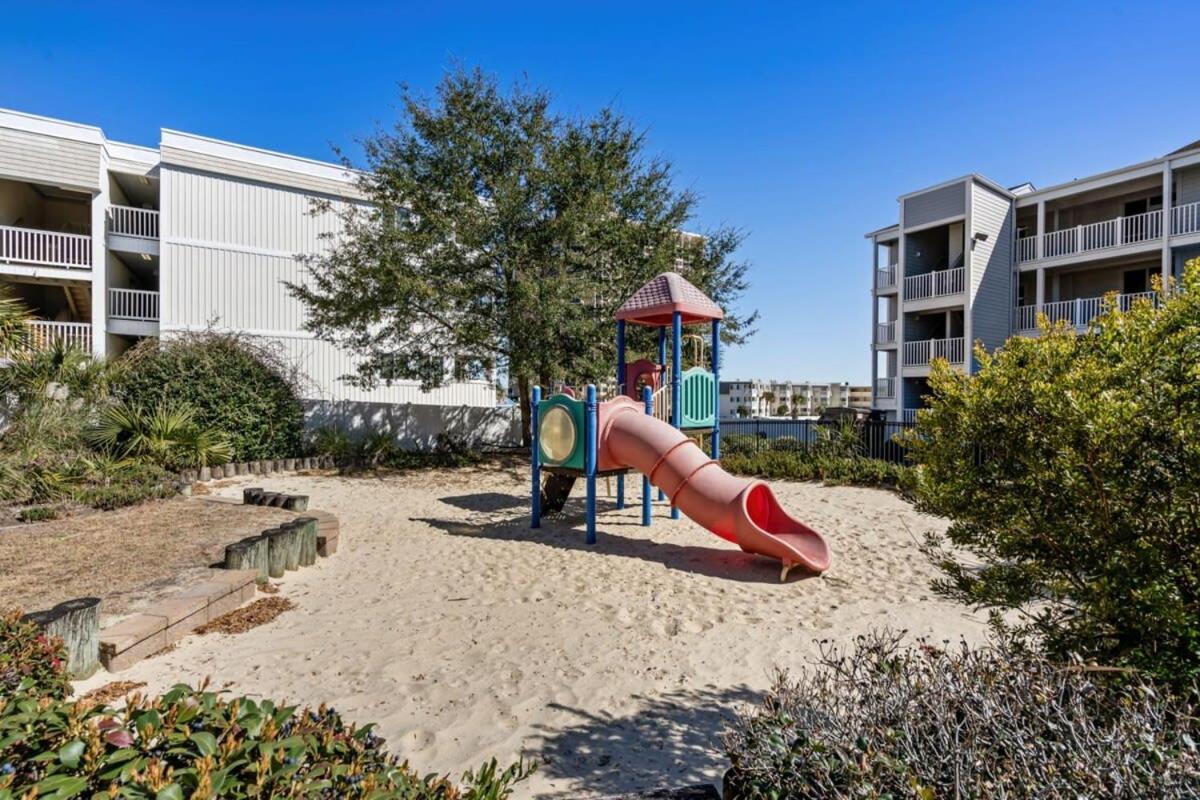 Pelican's Landing Breezy Oceanfront Unit 401 Holiday home
