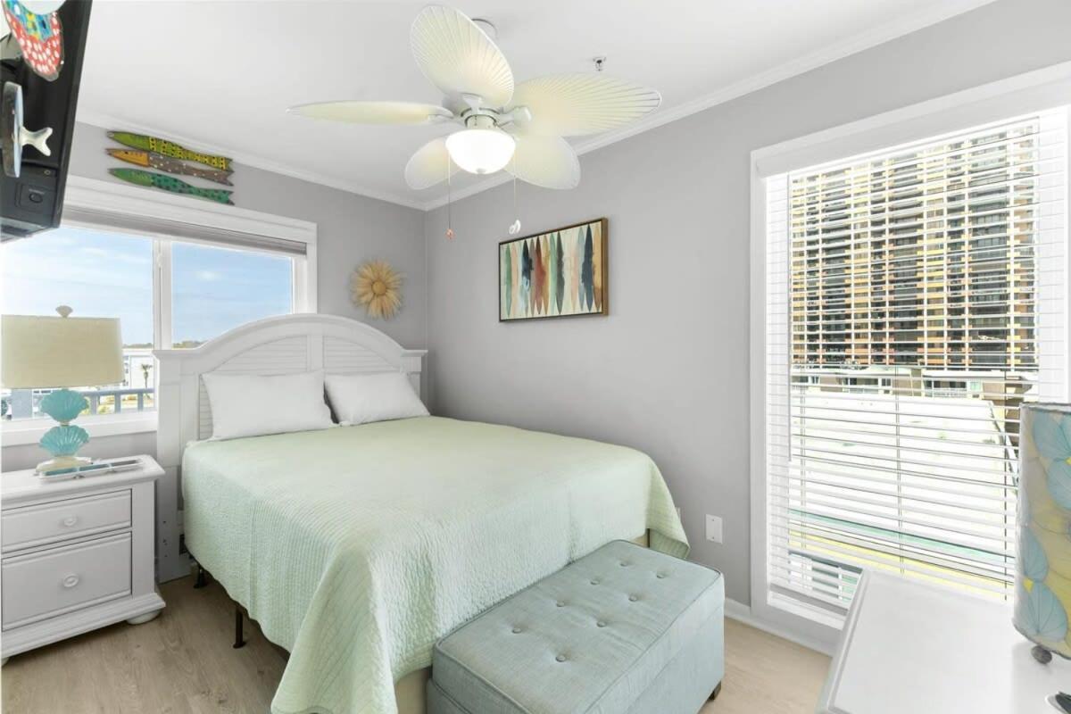 Pelican's Landing Breezy Oceanfront Unit 401 Holiday home *