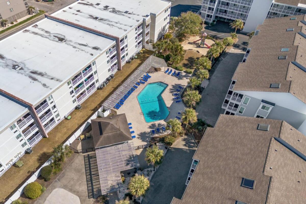 Pelican's Landing Breezy Oceanfront Unit 401
