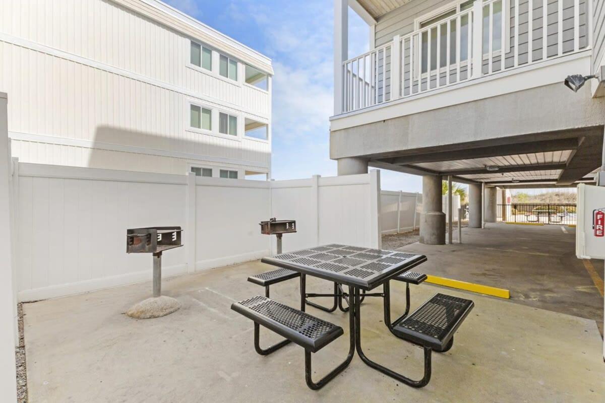 Pelican's Landing Breezy Oceanfront Unit 401 Holiday home Myrtle Beach