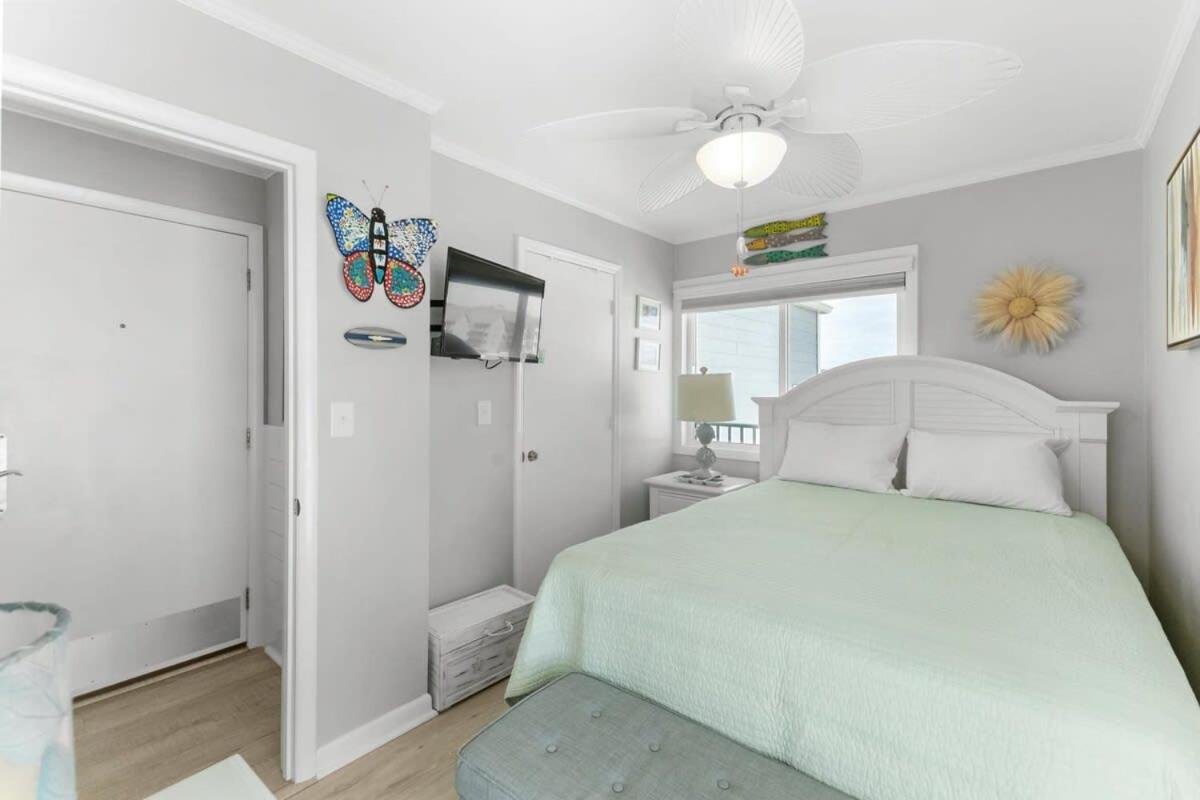 Pelican's Landing Breezy Oceanfront Unit 401 Holiday home Myrtle Beach