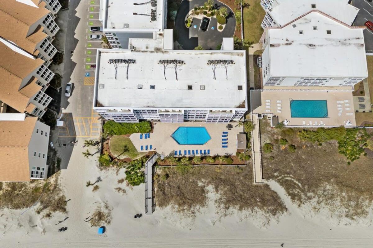 Pelican's Landing Breezy Oceanfront Unit 401