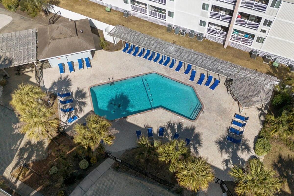Pelican's Landing Breezy Oceanfront Unit 401 Holiday home *