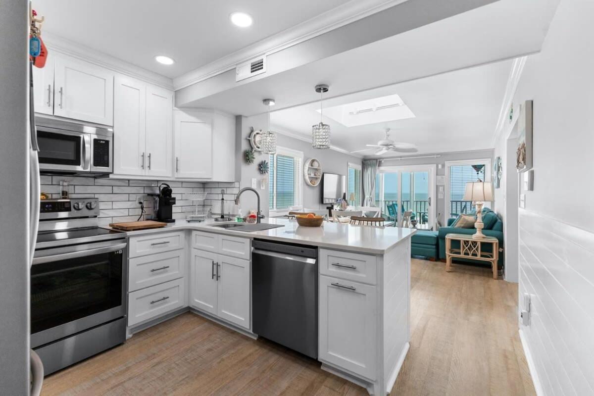 Pelican's Landing Breezy Oceanfront Unit 401 *