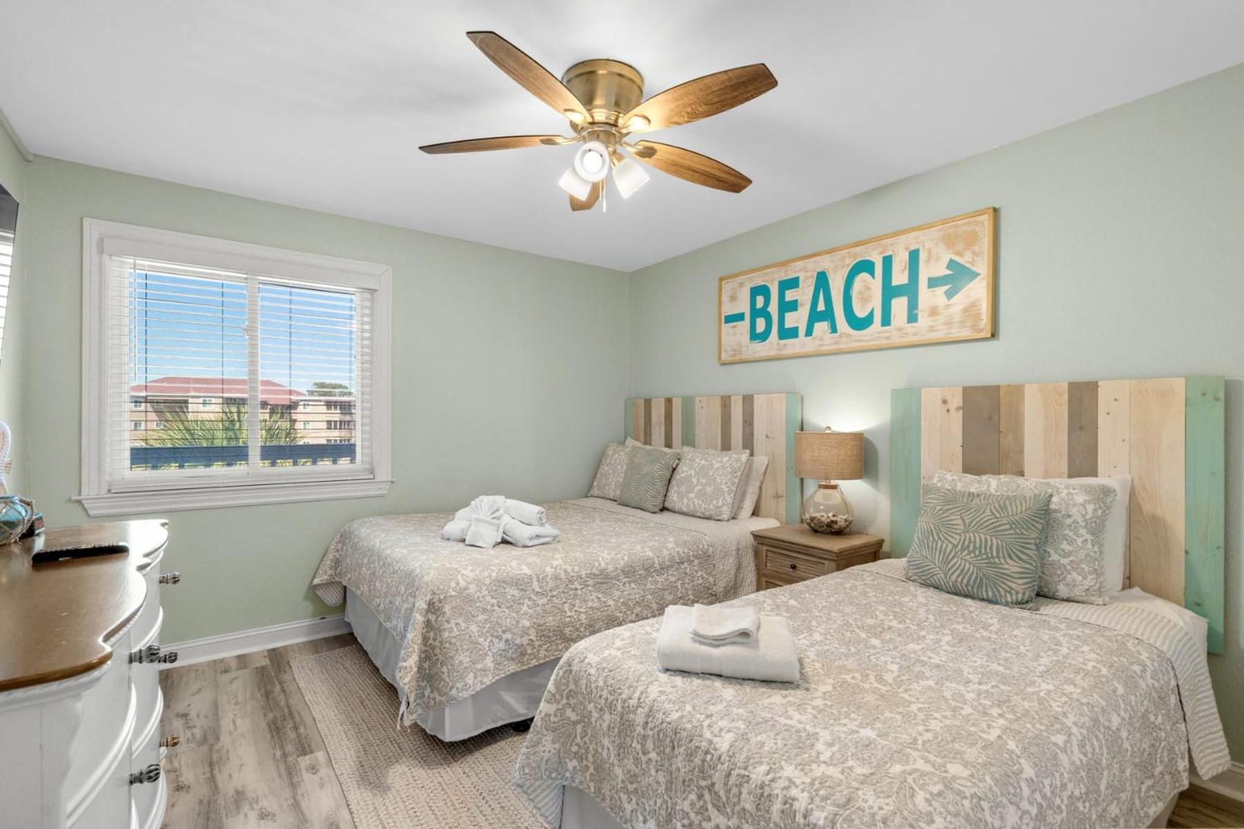 Chateau By The Sea Breezy Oceanfront Unit G2 Holiday home Myrtle Beach