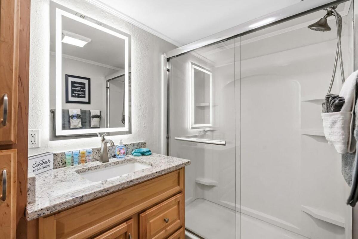 Meridian Plaza Oceanfront Unit 1402 Holiday home Myrtle Beach