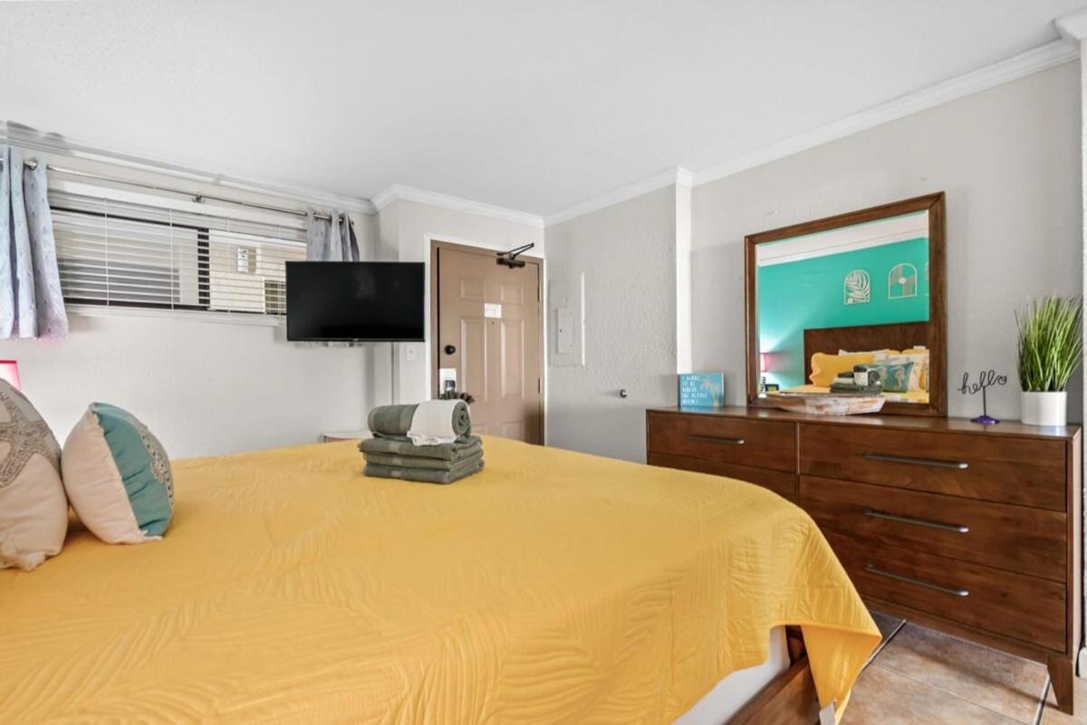Meridian Plaza Oceanfront Unit 1402 Holiday home *