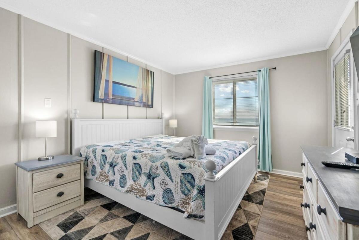 Chateau By The Sea Oceanfront Unit H2 *