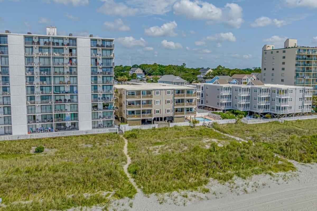 Seafarer Oceanfront Unit 107 *