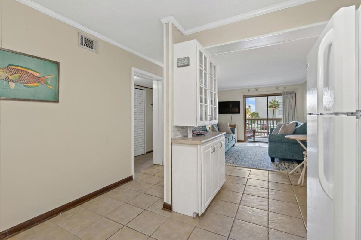 Seafarer Oceanfront Unit 107 *