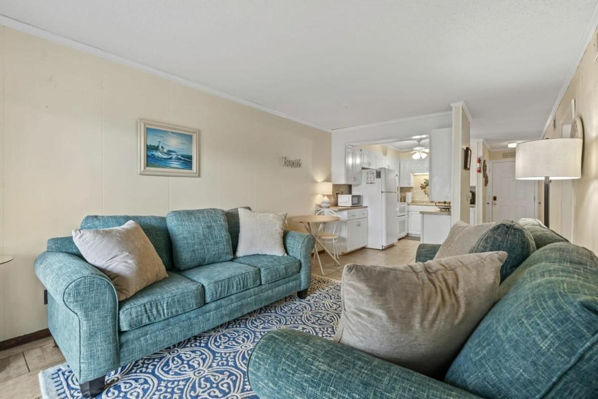 Seafarer Oceanfront Unit 107 *
