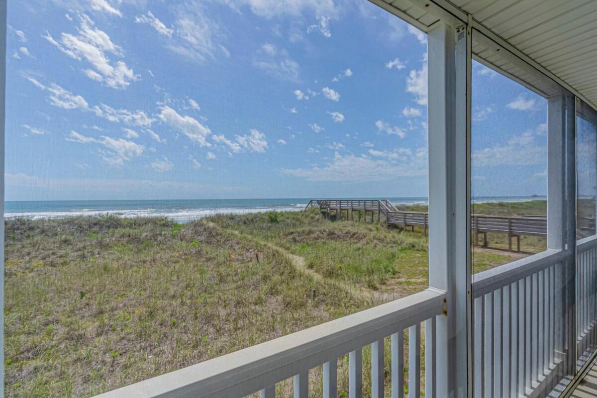 Raintree Oceanfront Unit A1 *
