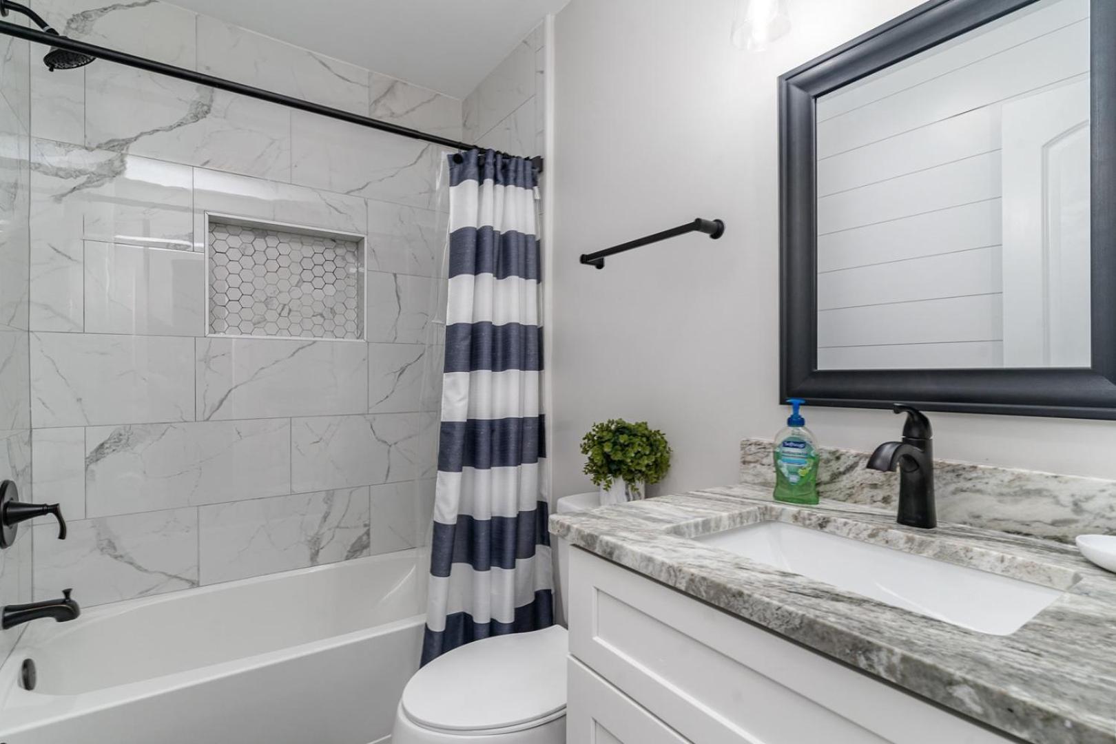 A Place At The 9560 1j Apartment