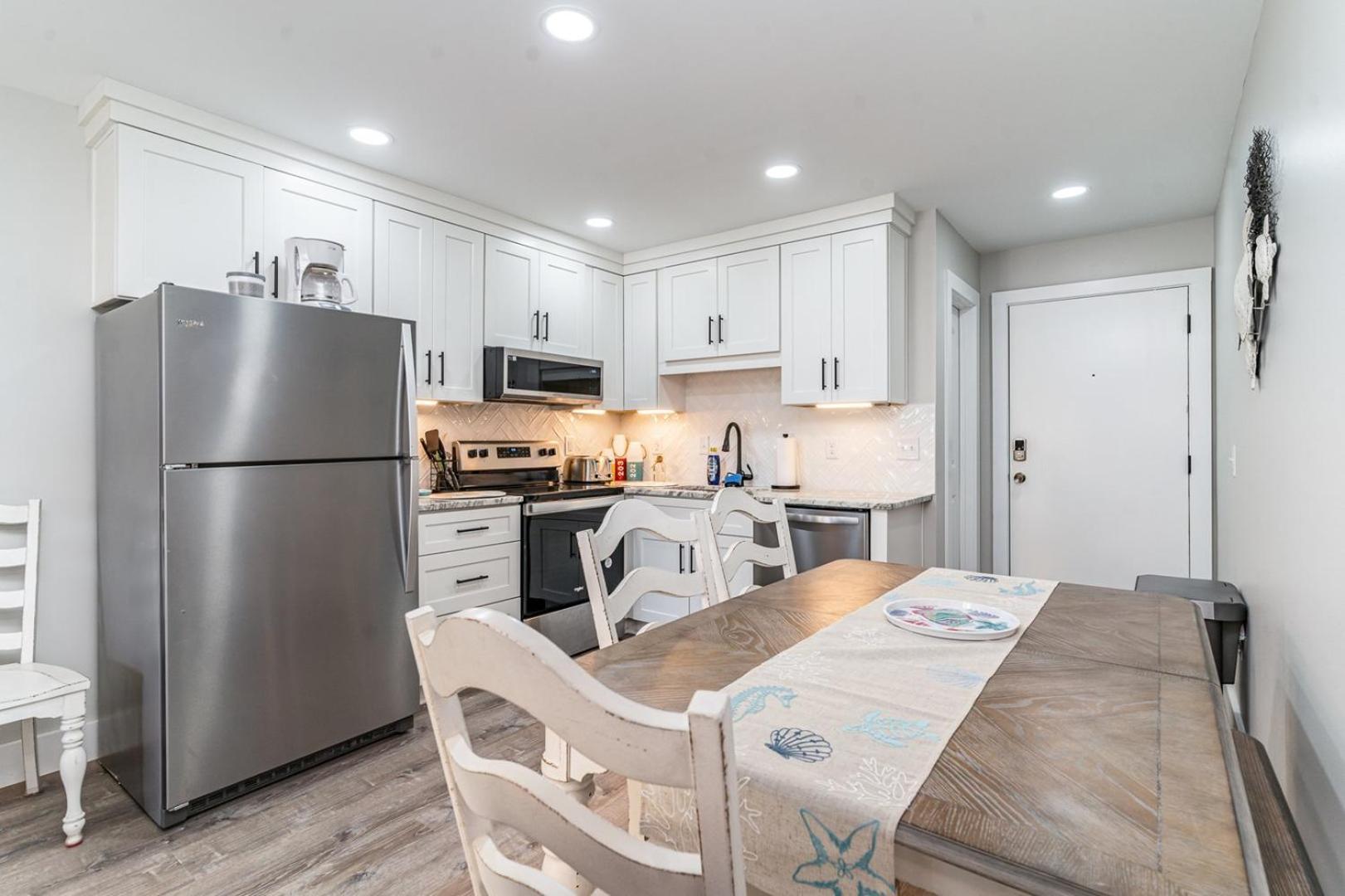 A Place At The 9560 1j Apartment