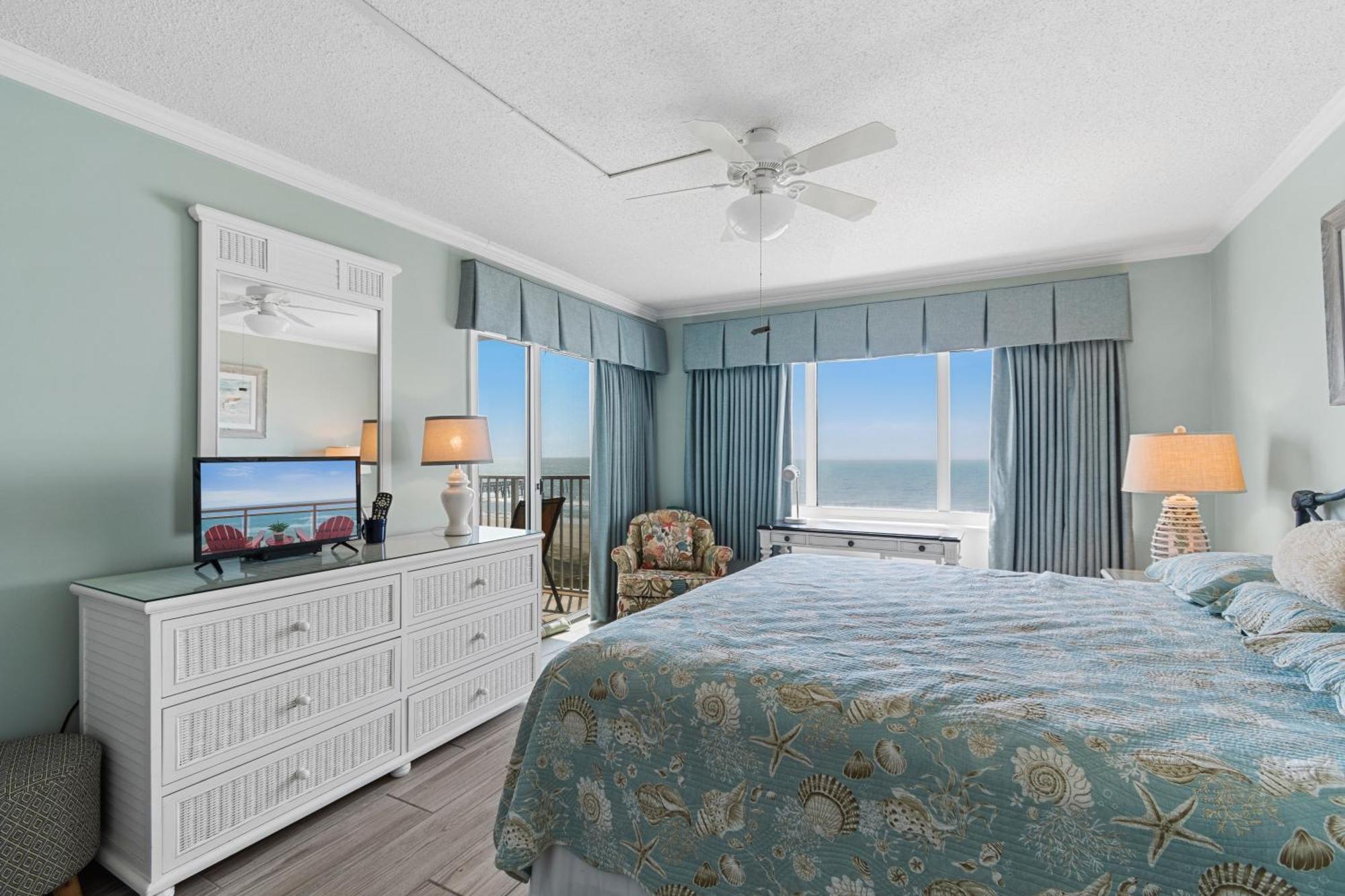 Oceanfront Delight Apartment
