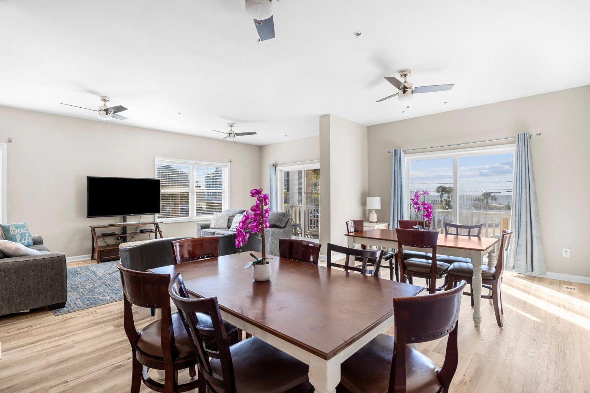 Updated Oceanview Getaway- Game Pool Decks Holiday home Myrtle Beach