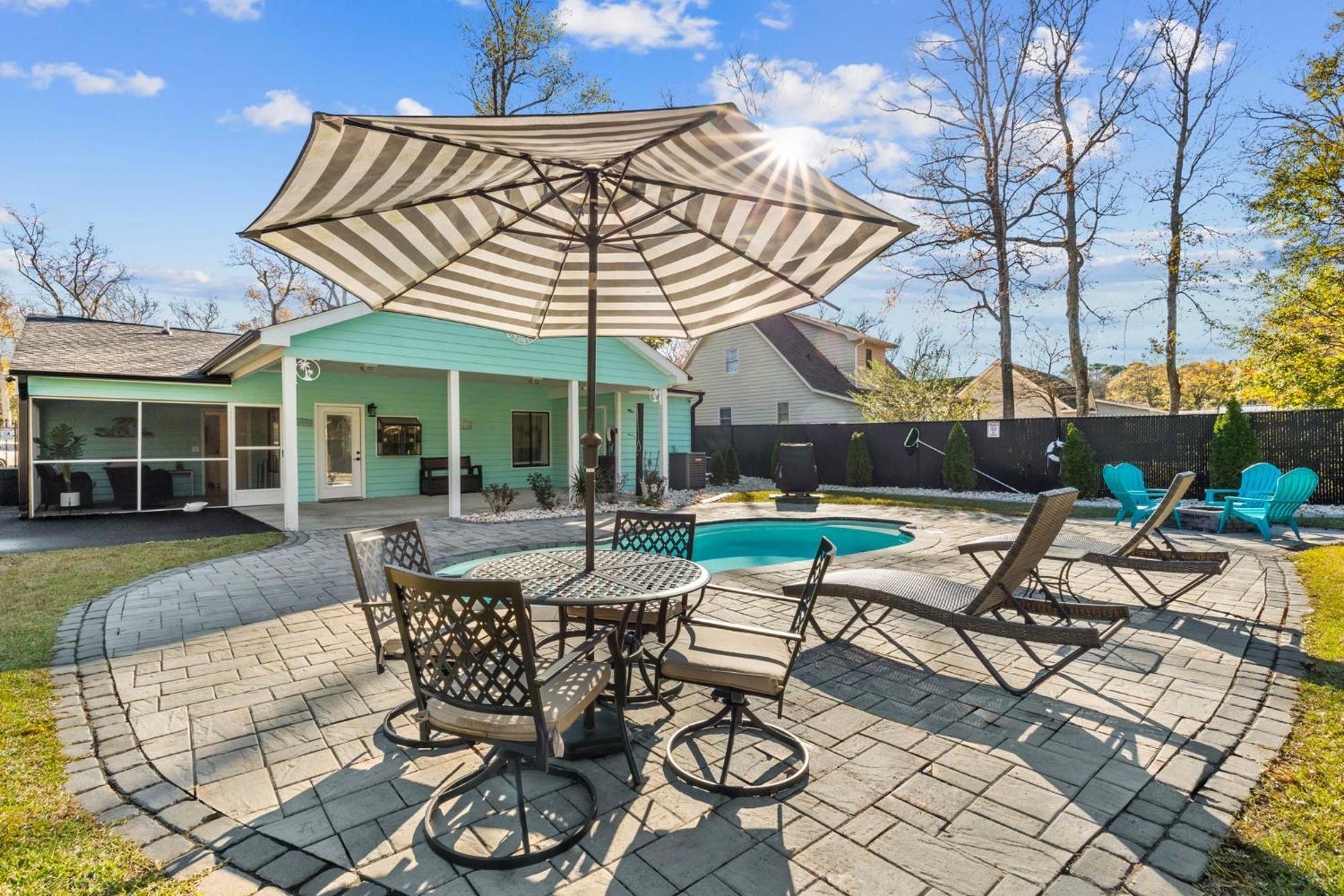 Dog Friendly Home- Large Pool Grill Golf Cart *