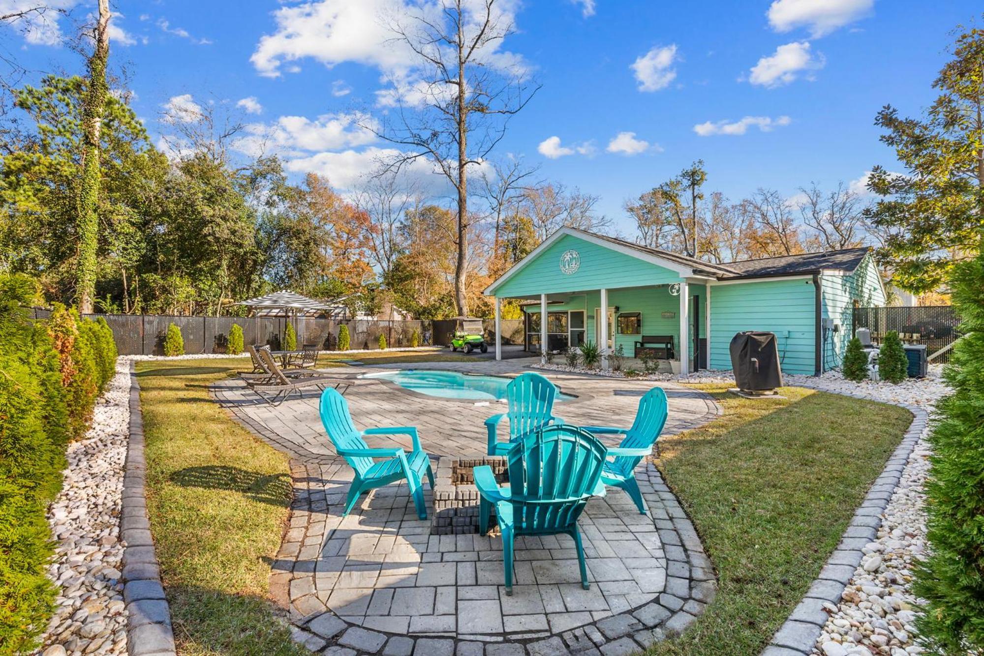 Dog Friendly Home- Large Pool Grill Golf Cart