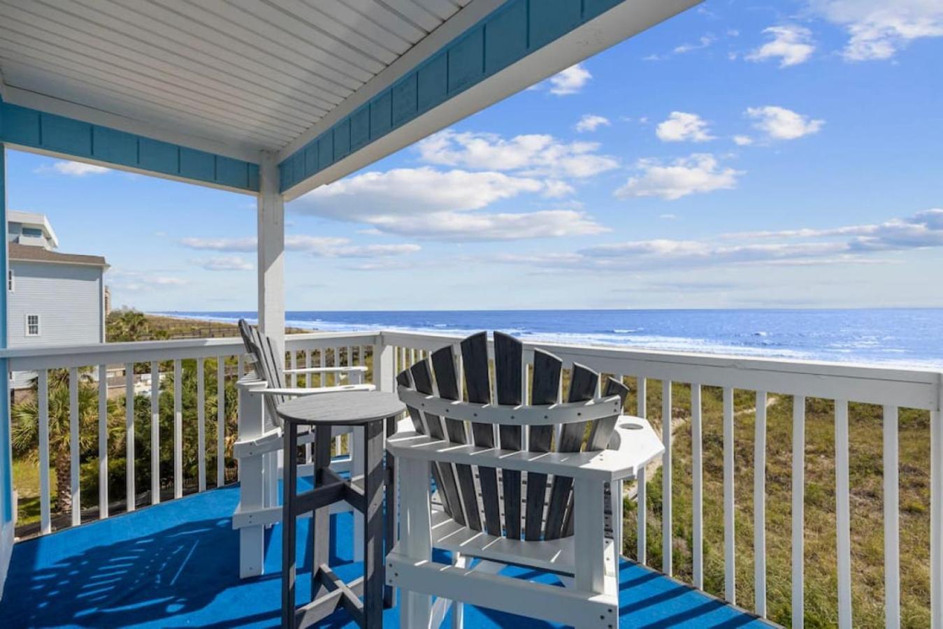 Apartment Oceanfront Near Main St - Pool - Totally Beachin *