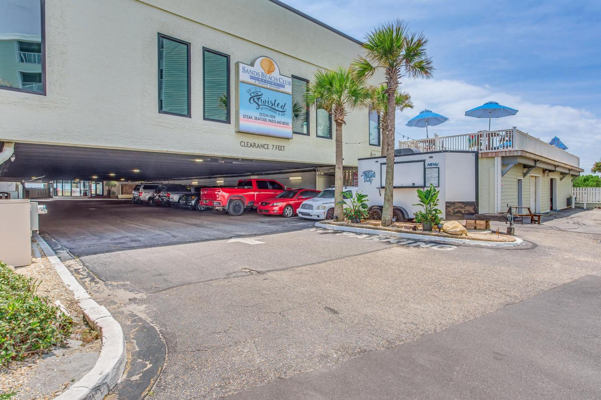 Myrtle Oceanfront With Perks! Apartment