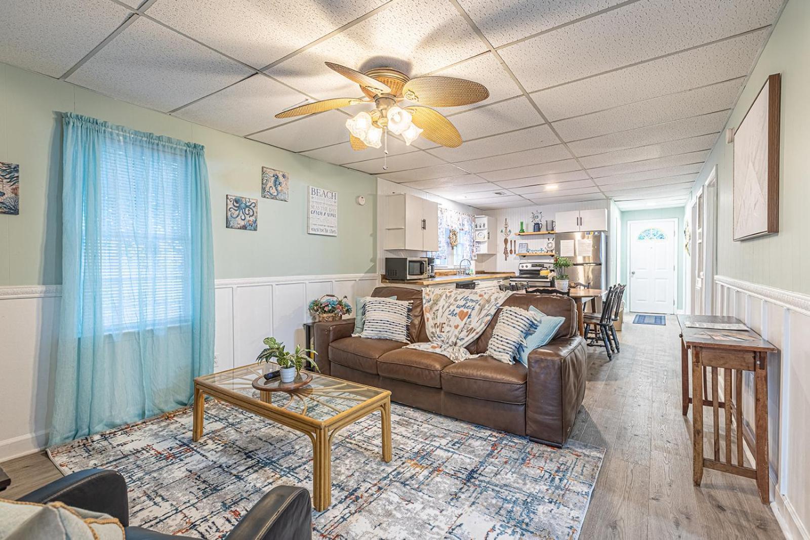 Gorgeous Centrally Located Ocean View 2 King, Huge Private Yard & Deck, Firepit, Bbq, & Game Tables Holiday home *