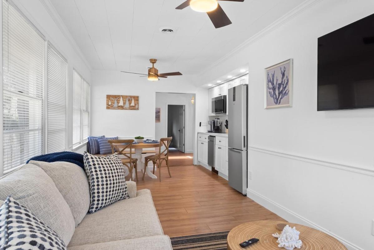 New Listing Fully Renovated 2 Min To Holiday home Myrtle Beach