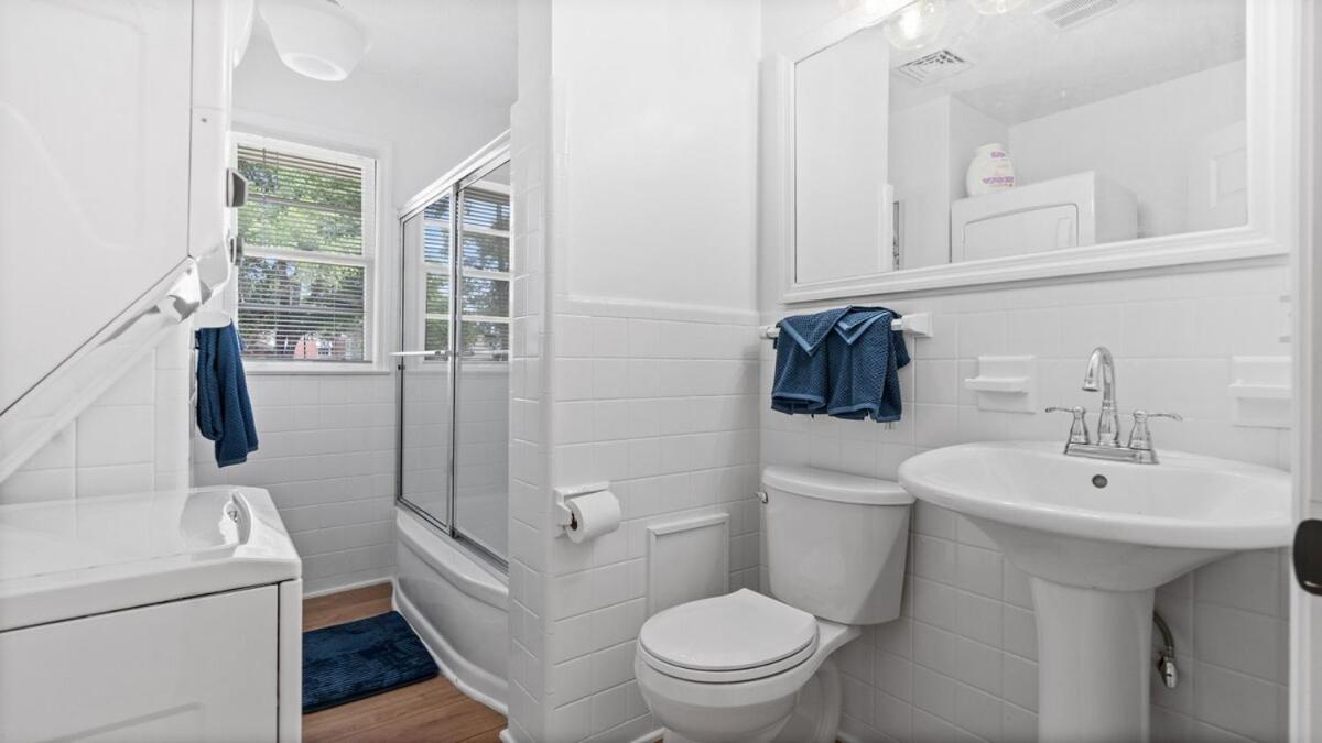 Holiday home New Listing Just A 2 Min Walk To The