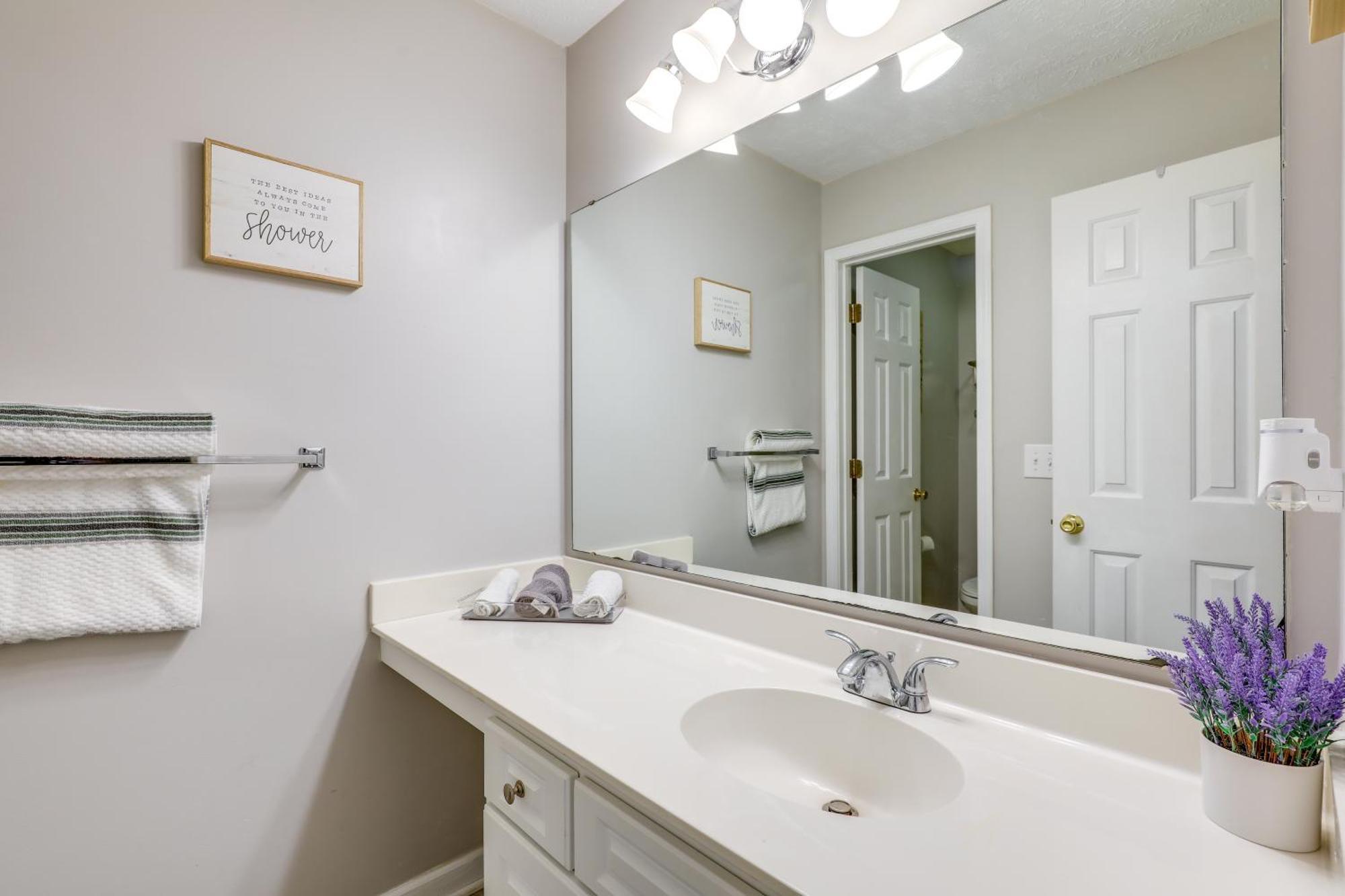 Apartment Southern Charm With Pool About 4 Mi To Broadway!