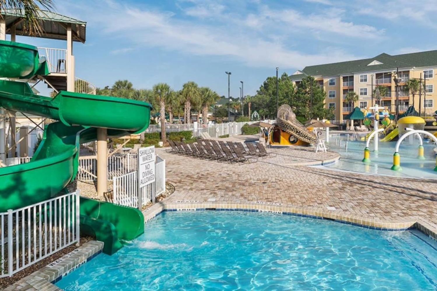 Living In 2bd With Pools, Waterslides, And Lazy River Holiday home *