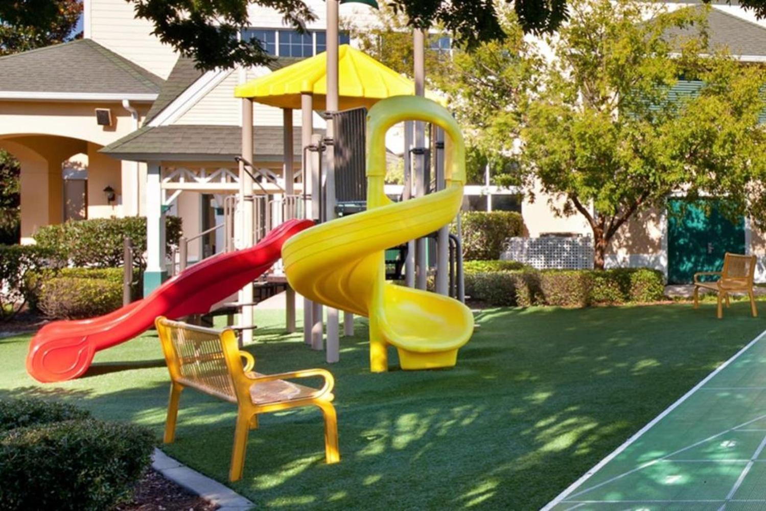 Living In 2bd With Pools, Waterslides, And Lazy River