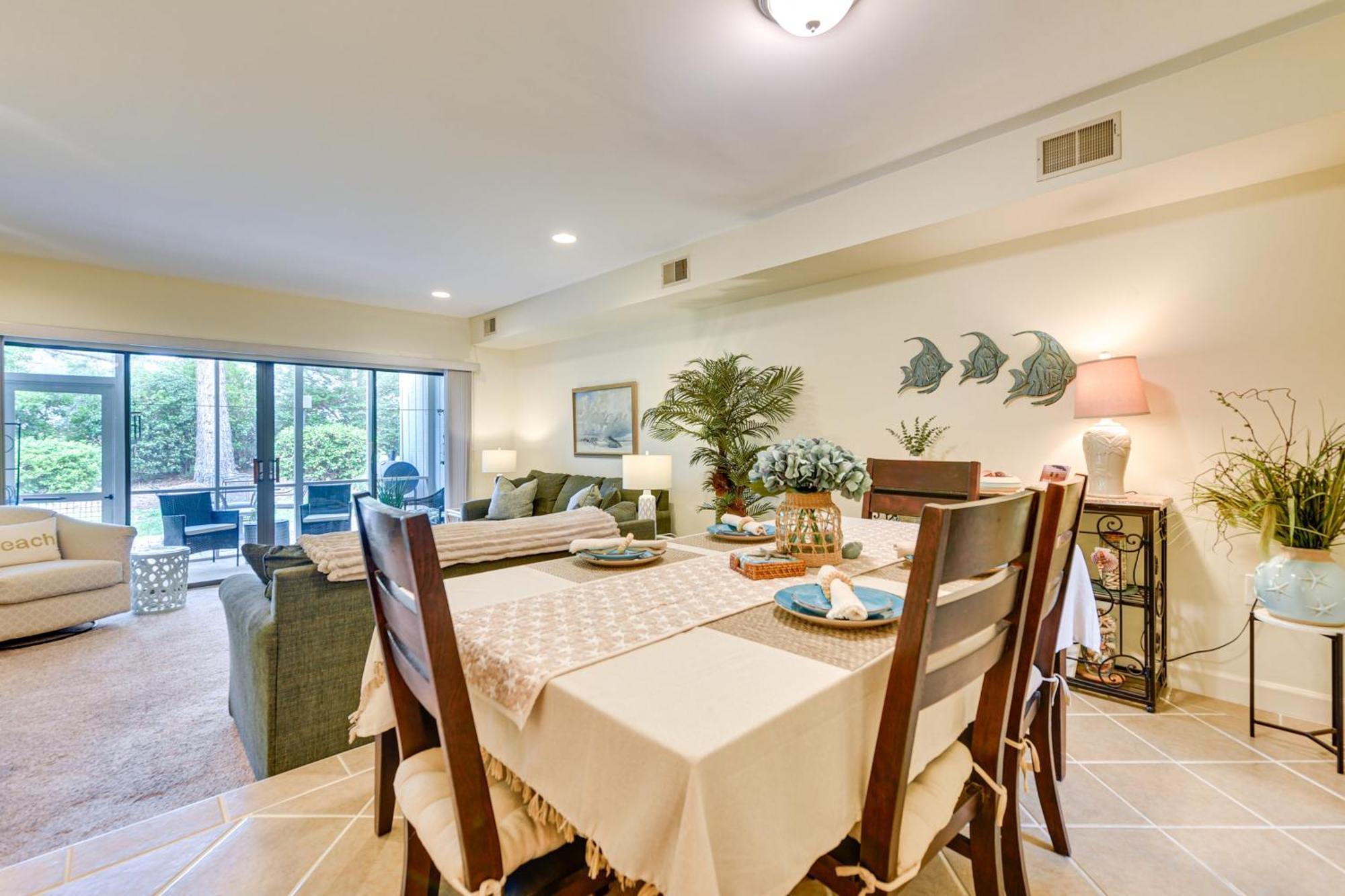 North Myrtle Townhome With Pool Access Holiday home
