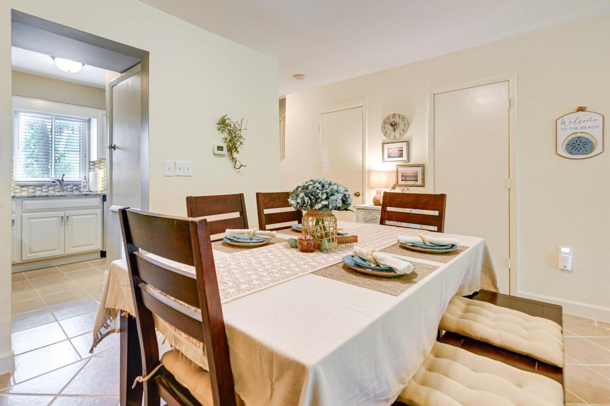 North Myrtle Townhome With Pool Access