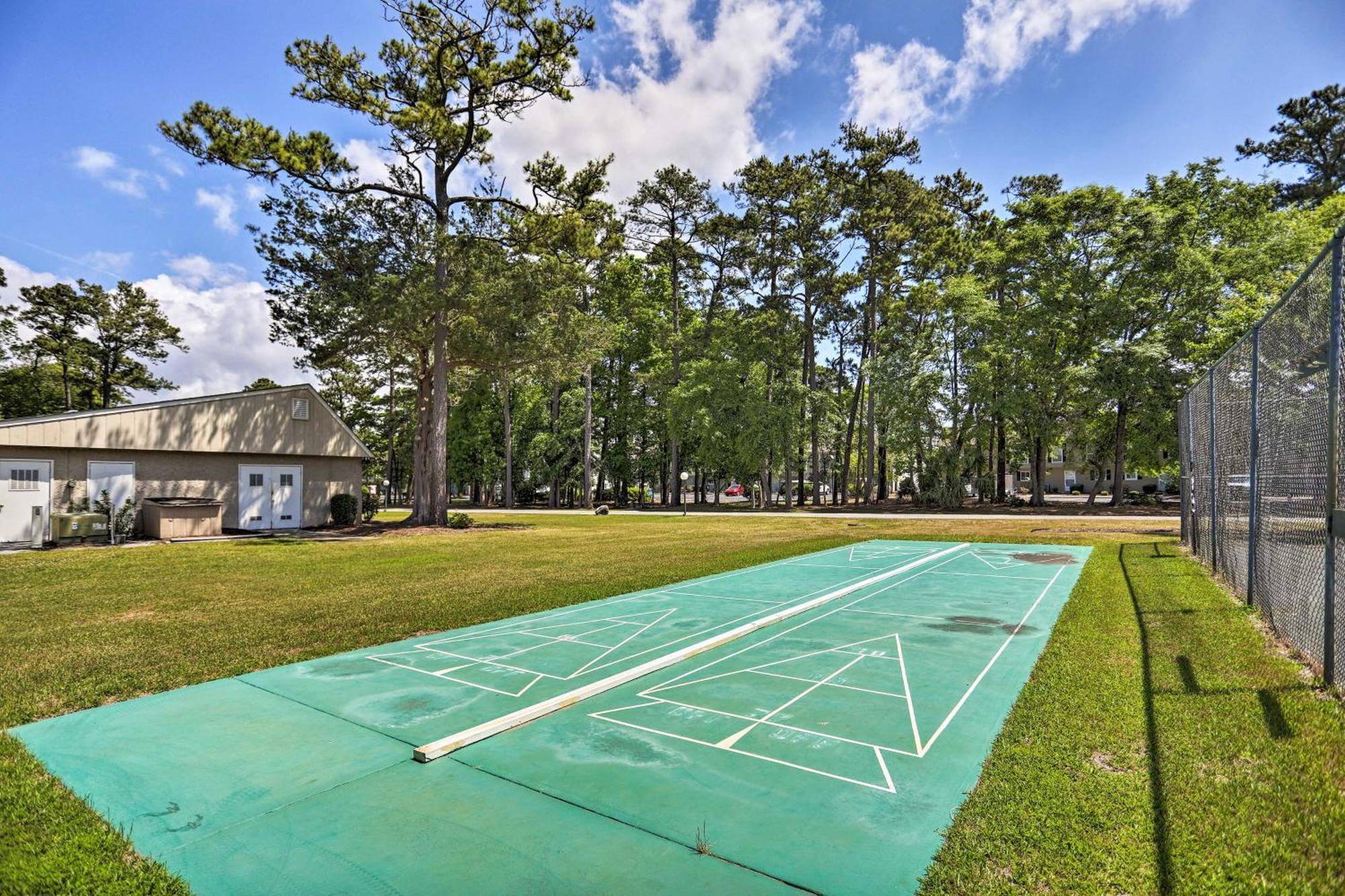 North Myrtle Townhome With Pool Access *