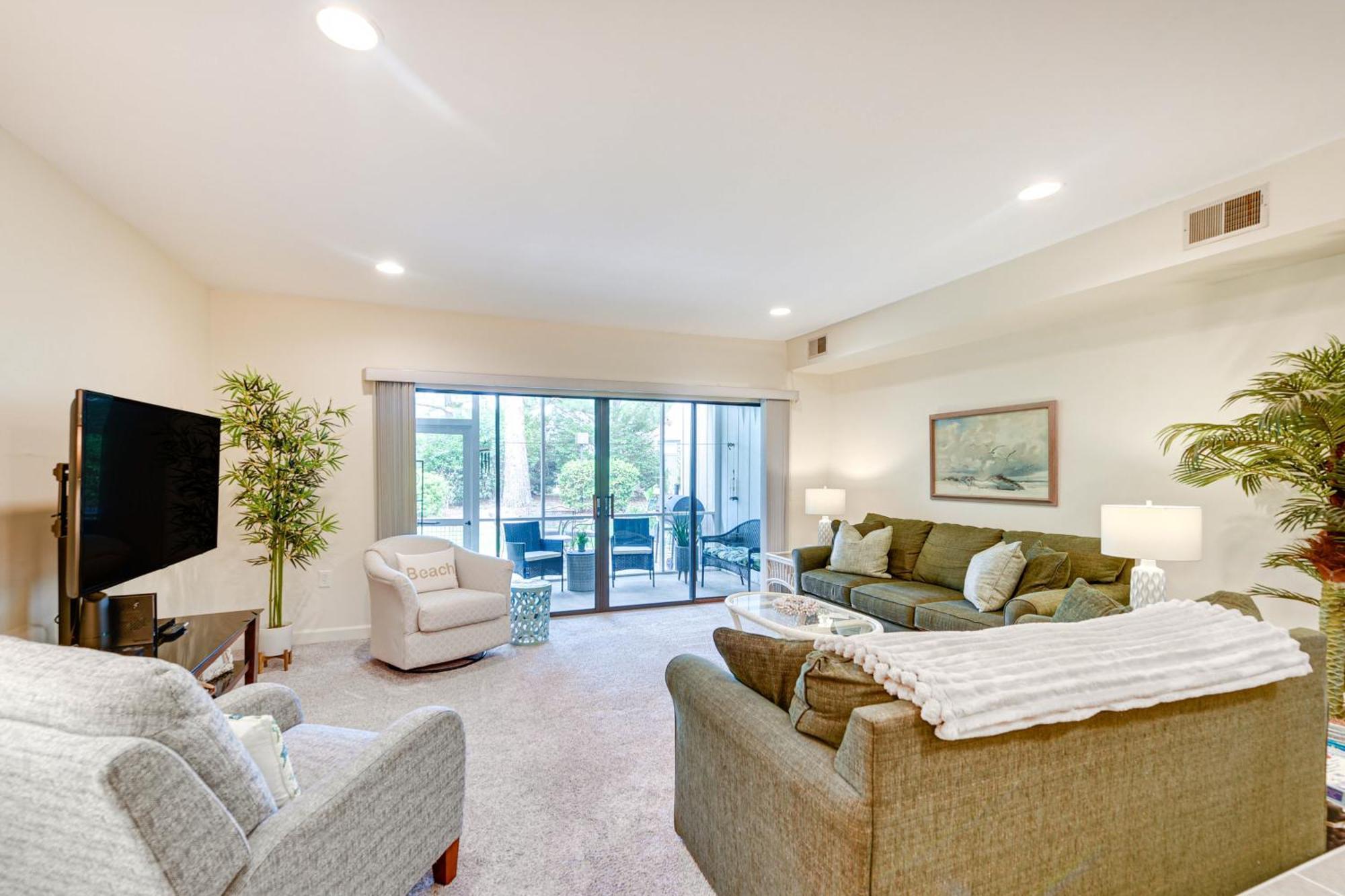 North Myrtle Townhome With Pool Access