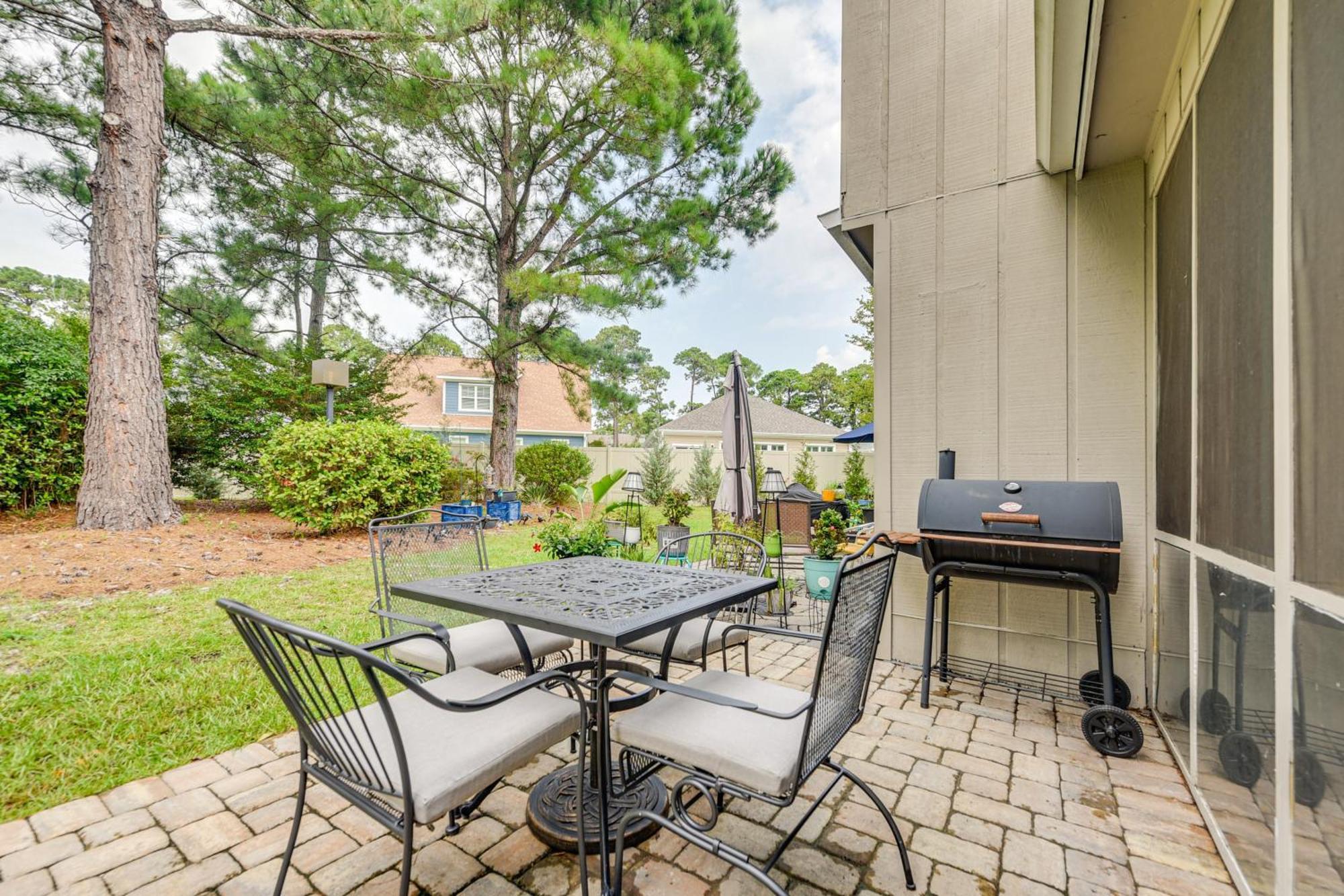 North Myrtle Townhome With Pool Access Holiday home