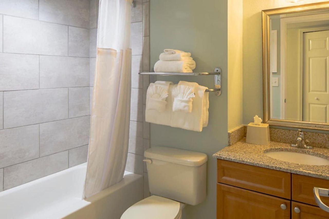 1bd With Amenities Including A Lazy River