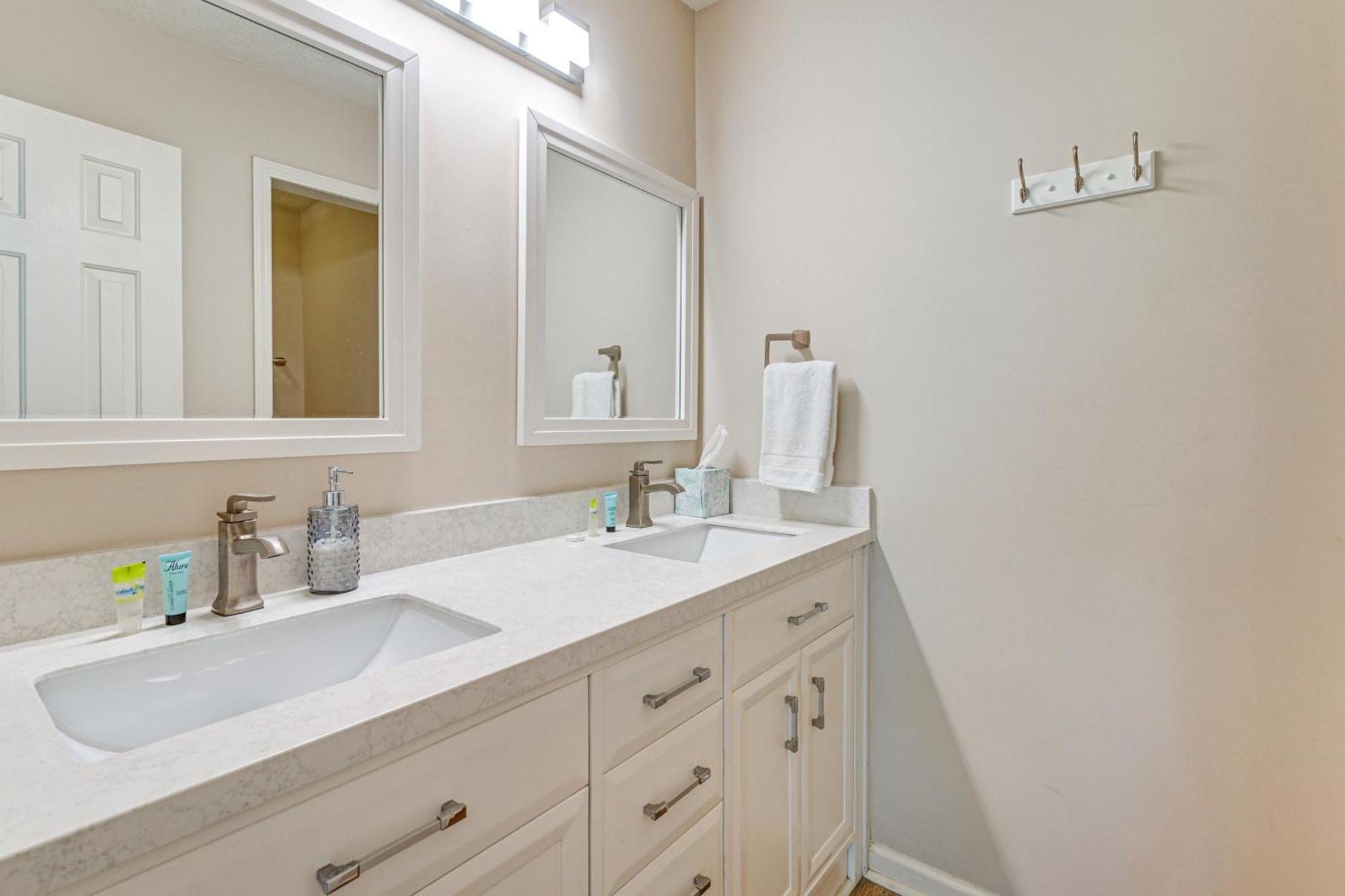 Chic Myrtle With Amenity Access Apartment *