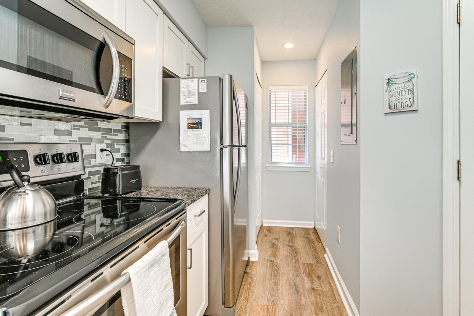 Chic Myrtle With Amenity Access Apartment