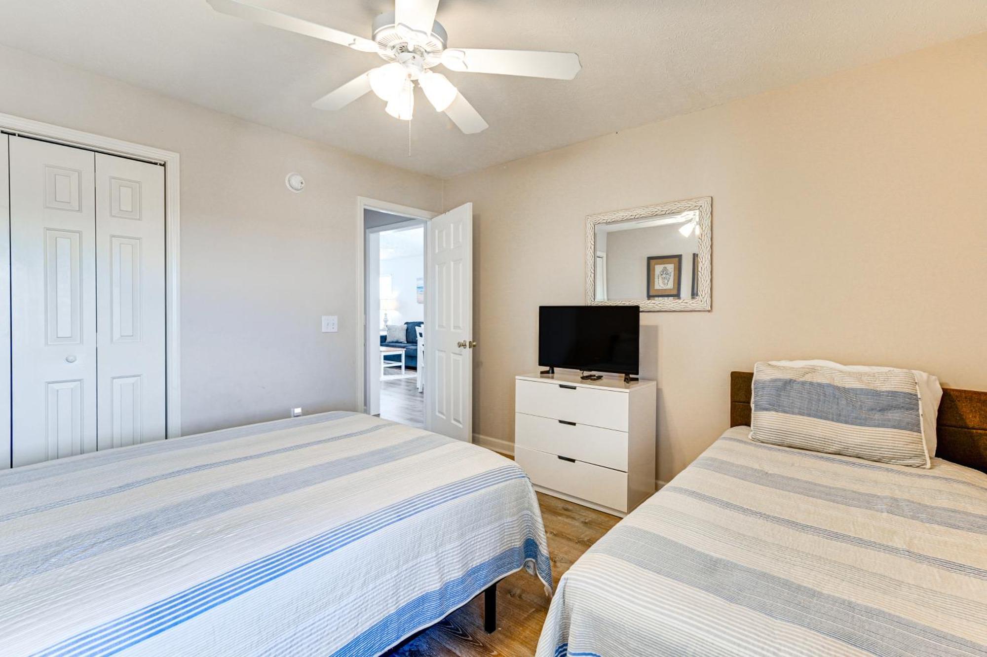 Chic Myrtle With Amenity Access Apartment *