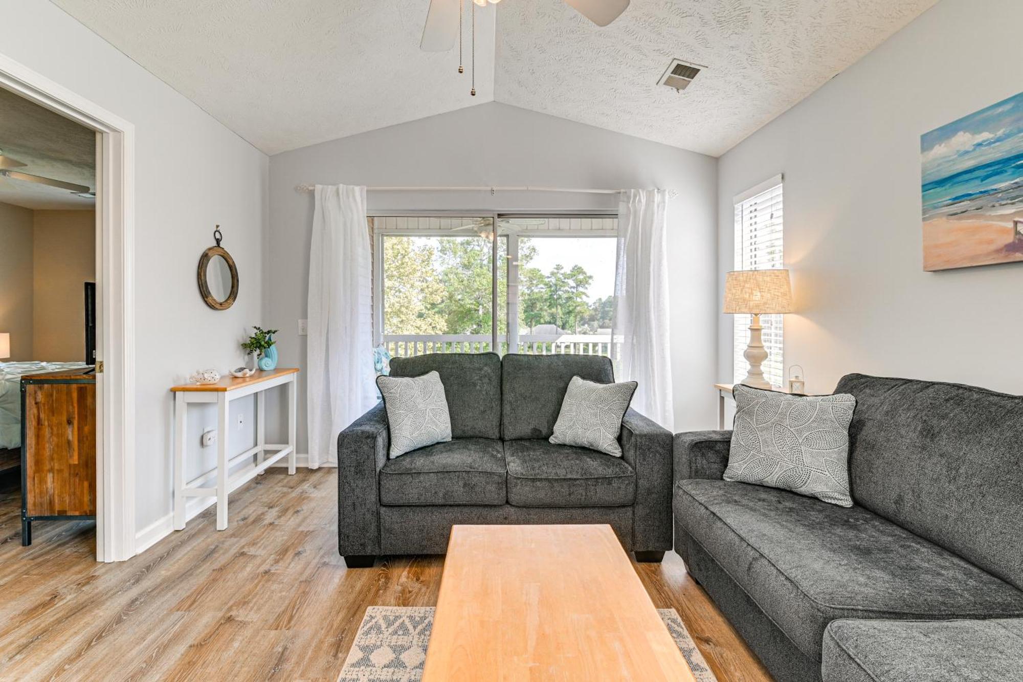 Chic Myrtle With Amenity Access